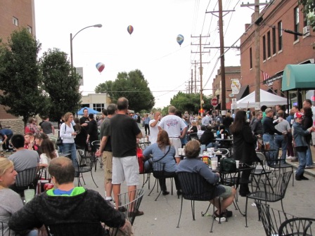 crowds & balloons