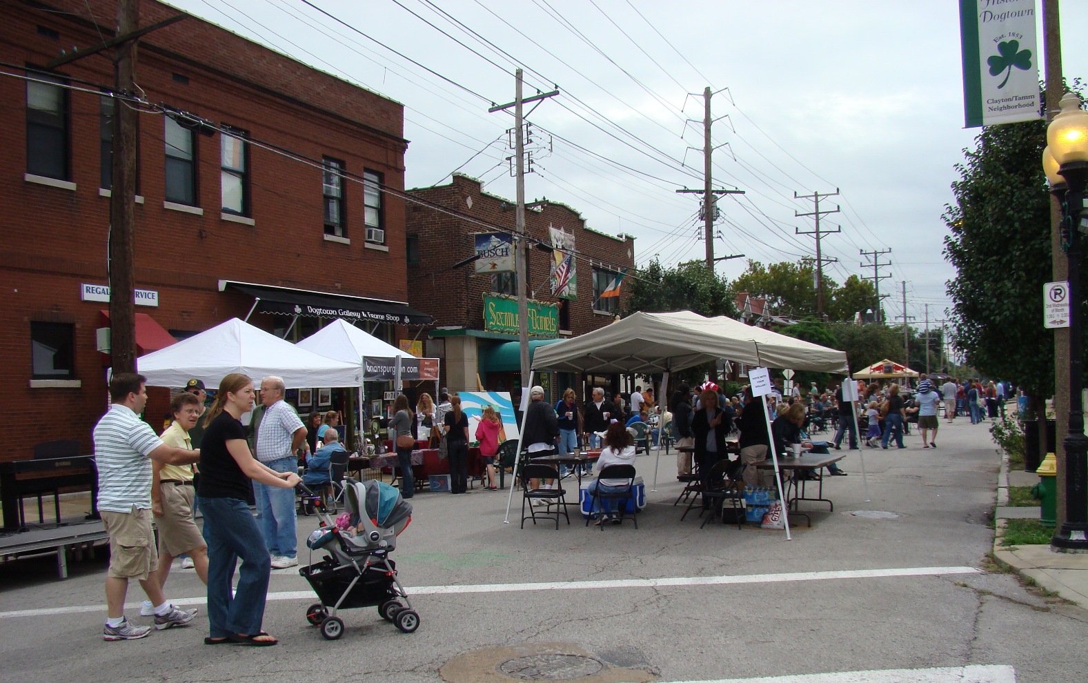 crowds to south